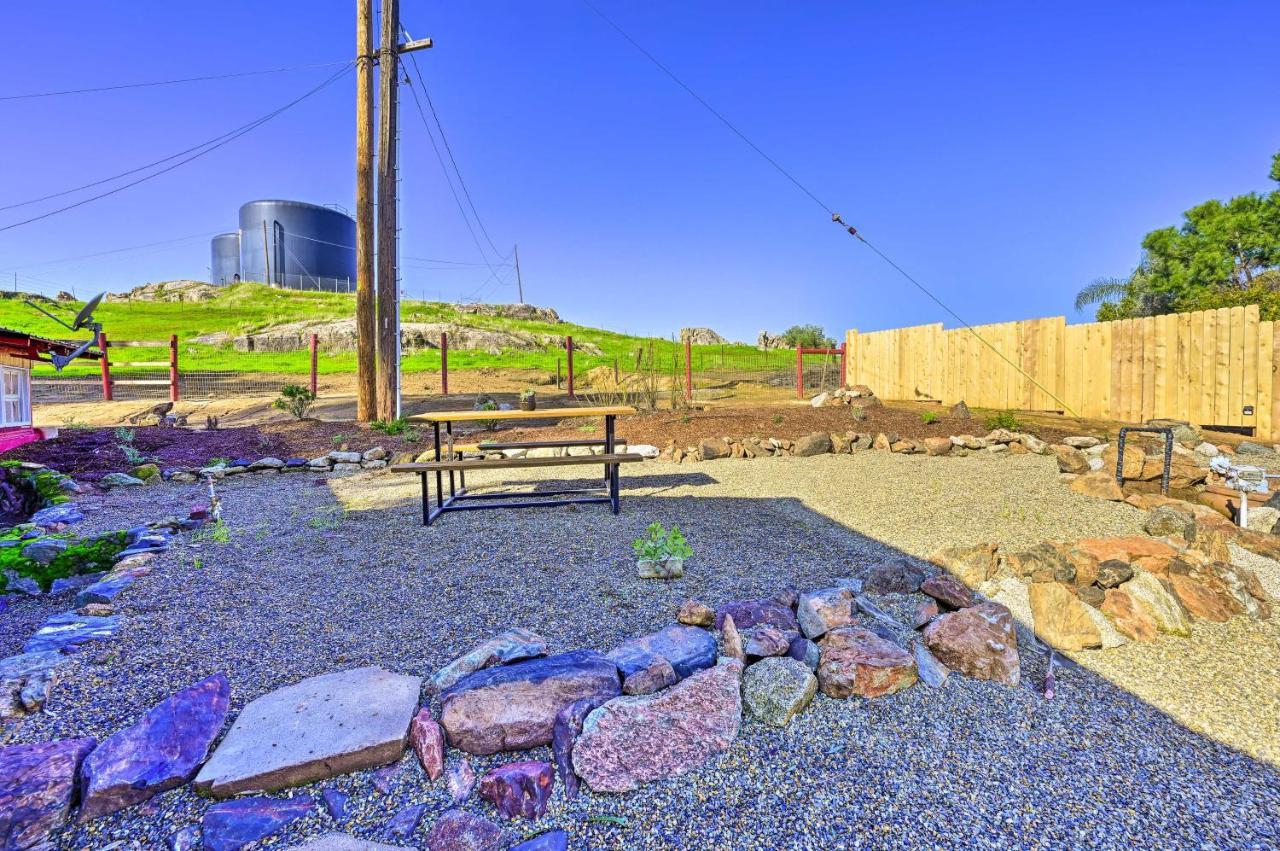Peaceful Ranch Home With Sierra Nevada Views Woodlake Exterior photo